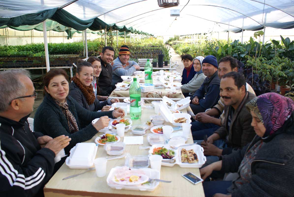 Sel 9. gün, serada yemek